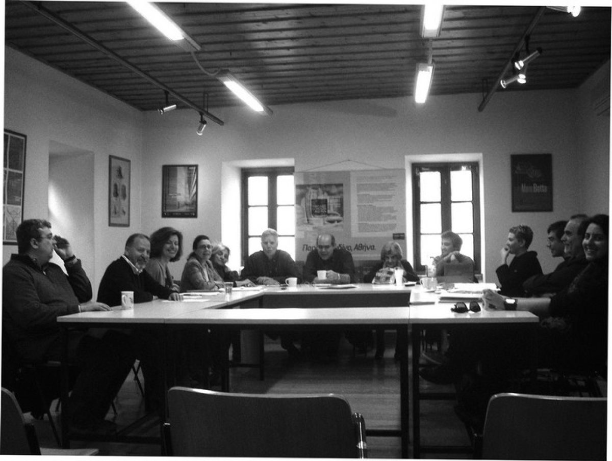 Καταγραφές: Μια συζήτηση μεταξύ της Συντακτικής Επιτροπής και των αρχιτεκτόνων:  Η. Παπαγεωργίου, Γ. Πολύζου,  Π. Τουρνικιώτη, με τη σύντομη παρουσία της Μ. Βακαλοπούλου, στα γραφεία του ΣΑΔΑΣ-ΠΕΑ την Τρίτη 16 Απριλίου 2013 | “αρχιτέκτονες”