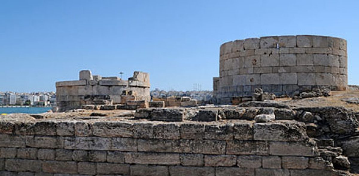 Περίληψη προκήρυξης Ανοικτού Αρχιτεκτονικού Διαγωνισμού Προσχεδίων από τον ΟΛΠ για ανασχεδιασμό κτηρίου σε αρχαιολογικό θεματικό μουσείο Πειραιά